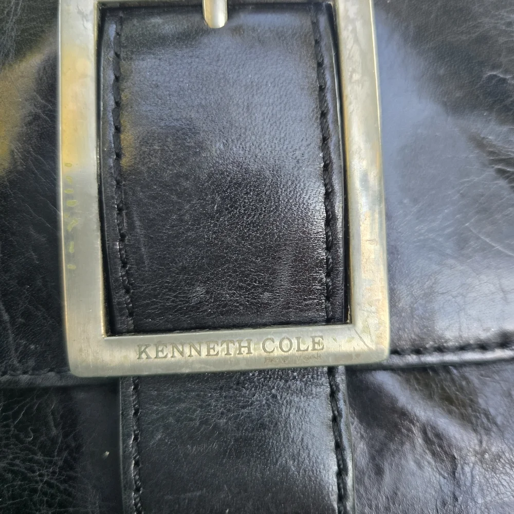 Kenneth Cole Reaction Black Leather Cosmetic Clutch 395